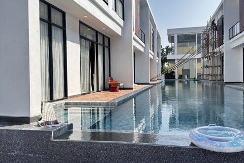 Chalet de 4 dormitorios en Pattaya, Tailandia № 123317 - foto 3