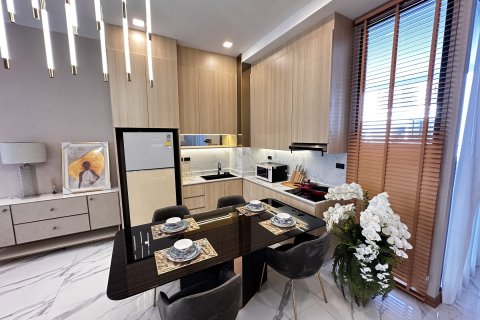 Chalet de 4 dormitorios en Pattaya, Tailandia № 123317 - foto 8