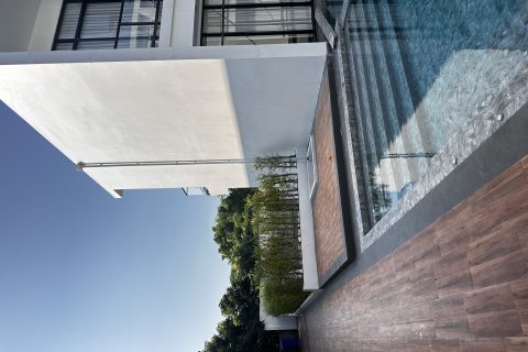 Chalet de 4 dormitorios en Pattaya, Tailandia № 123317 - foto 4