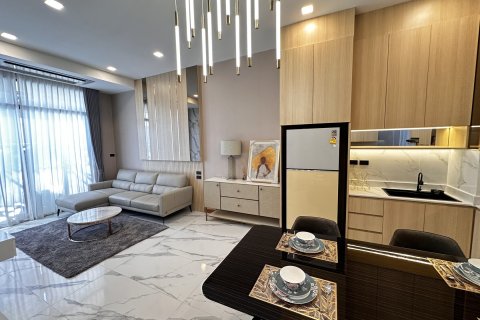 Chalet de 4 dormitorios en Pattaya, Tailandia № 123317 - foto 9