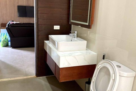 Chalet de 4 dormitorios en Pattaya, Tailandia № 123316 - foto 17