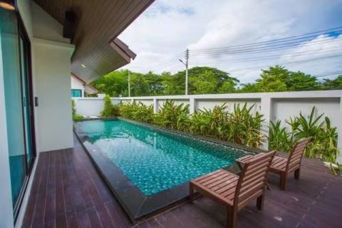 Chalet de 4 dormitorios en Pattaya, Tailandia № 123316 - foto 20