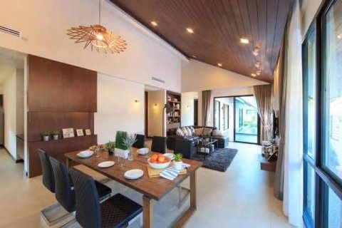 Chalet de 4 dormitorios en Pattaya, Tailandia № 123316 - foto 6