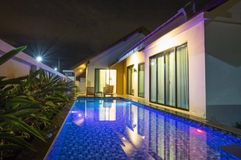 Chalet de 4 dormitorios en Pattaya, Tailandia № 123316 - foto 2