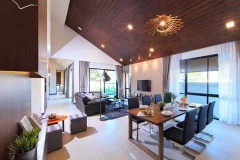 Chalet de 4 dormitorios en Pattaya, Tailandia № 123316 - foto 5