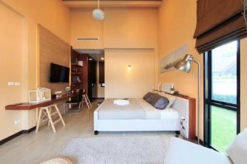 Chalet de 4 dormitorios en Pattaya, Tailandia № 123316 - foto 9