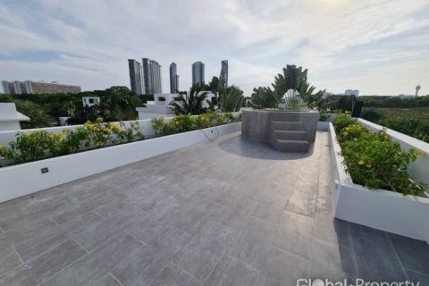 Casa de 5 dormitorios en Pattaya, Tailandia № 100752 - foto 28