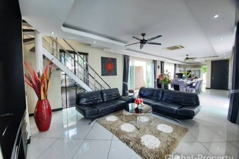 Casa de 5 dormitorios en Pattaya, Tailandia № 100752 - foto 8