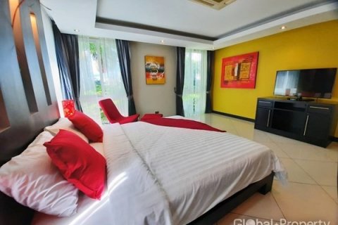 Casa de 5 dormitorios en Pattaya, Tailandia № 100752 - foto 21