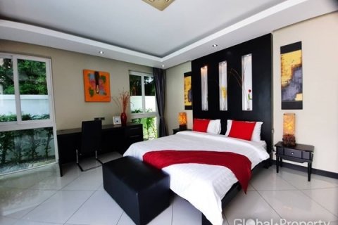 Casa de 5 dormitorios en Pattaya, Tailandia № 100752 - foto 24