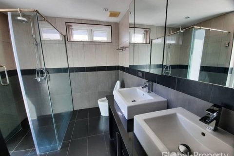 Casa de 5 dormitorios en Pattaya, Tailandia № 100752 - foto 14