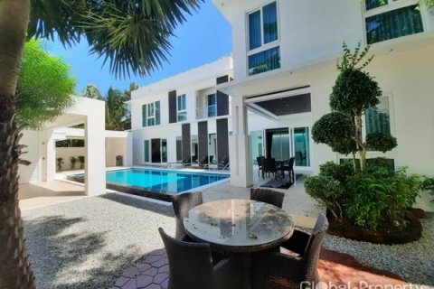 Casa de 5 dormitorios en Pattaya, Tailandia № 100752 - foto 25