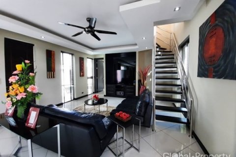 Casa de 5 dormitorios en Pattaya, Tailandia № 100752 - foto 9