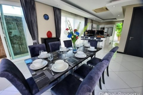 Casa de 5 dormitorios en Pattaya, Tailandia № 100752 - foto 5