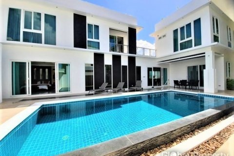 Casa de 5 dormitorios en Pattaya, Tailandia № 100752 - foto 2