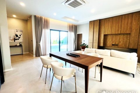 Casa de 3 dormitorios en Pattaya, Tailandia № 100750 - foto 9