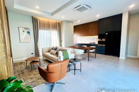 Casa de 3 dormitorios en Pattaya, Tailandia № 100750 - foto 8