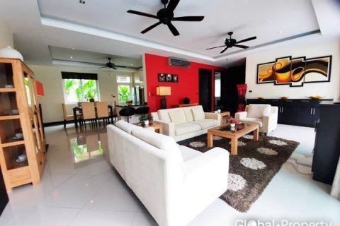 Haus in Pattaya, Thailand 4 Schlafzimmer № 100753