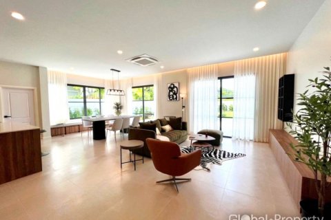 Casa de 3 dormitorios en Pattaya, Tailandia № 100751 - foto 6