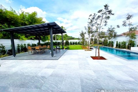 Casa de 3 dormitorios en Pattaya, Tailandia № 100751 - foto 4