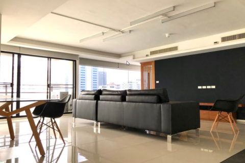Condo in Watthana, Bangkok, Thailand, 3 bedrooms  № 123656
