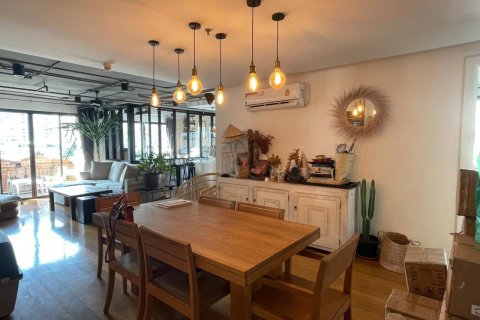 Condo in Watthana, Bangkok, Thailand, 3 bedrooms  № 123650 - photo 11