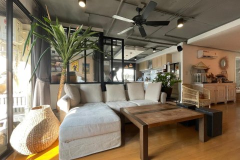 Condo in Watthana, Bangkok, Thailand, 3 bedrooms  № 123650 - photo 17