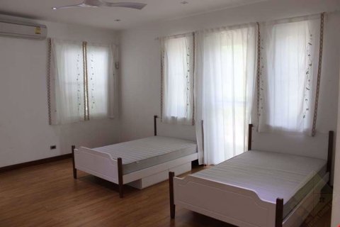 Casa de 5 dormitorios en Pattaya, Tailandia № 75975 - foto 24