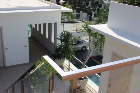 Casa de 5 dormitorios en Pattaya, Tailandia № 75975 - foto 7
