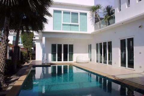 Casa de 5 dormitorios en Pattaya, Tailandia № 75975