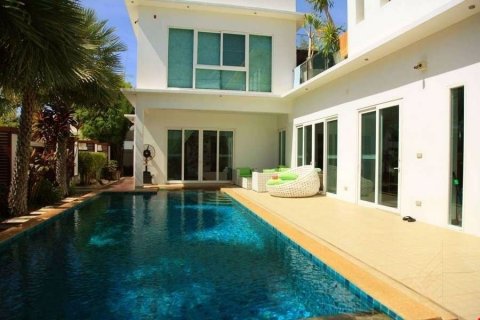 Casa de 5 dormitorios en Pattaya, Tailandia № 75975 - foto 3