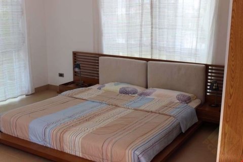 Casa de 5 dormitorios en Pattaya, Tailandia № 75975 - foto 20