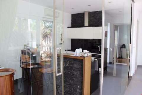 Casa de 5 dormitorios en Pattaya, Tailandia № 75975 - foto 15