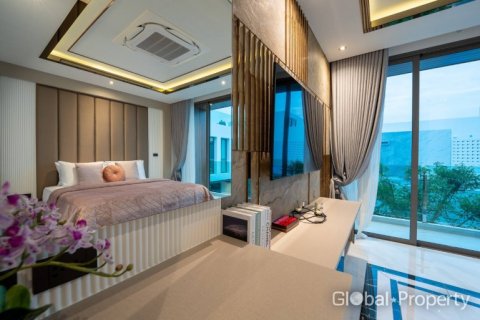 Casa de 6 dormitorios en Pattaya, Tailandia № 132348 - foto 9