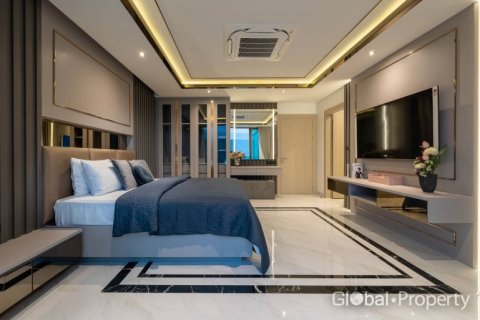 Casa de 6 dormitorios en Pattaya, Tailandia № 132348 - foto 13
