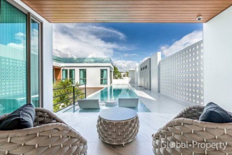 Casa de 6 dormitorios en Pattaya, Tailandia № 132348 - foto 2