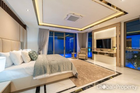 Casa de 6 dormitorios en Pattaya, Tailandia № 132348 - foto 11