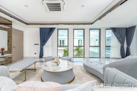 Casa de 6 dormitorios en Pattaya, Tailandia № 132348 - foto 6