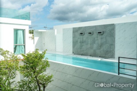Casa de 6 dormitorios en Pattaya, Tailandia № 132348 - foto 18