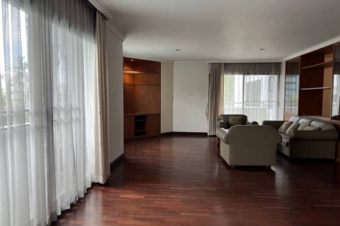 Condominio de 4 dormitorios en Bangkok, Tailandia № 132768 - foto 3