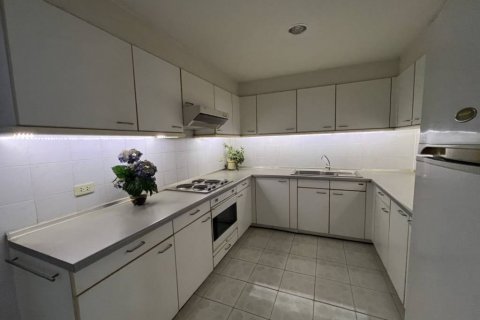 Condominio de 4 dormitorios en Bangkok, Tailandia № 132768 - foto 5