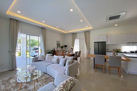 Casa de 3 dormitorios en Hua Hin, Tailandia № 125113 - foto 10