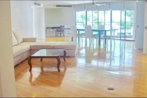 คอนโดมิเนียมในคลองเตย, กรุงเทพฯ, ประเทศไทย, 3 ห้องนอน № 132264