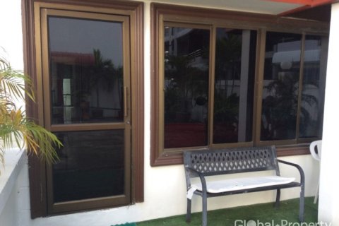 Casa de 5 dormitorios en Pattaya, Tailandia № 132368 - foto 17