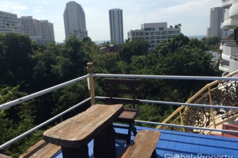 Casa de 5 dormitorios en Pattaya, Tailandia № 132368 - foto 4