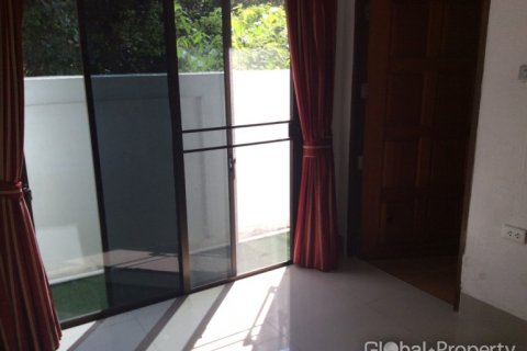 Casa de 5 dormitorios en Pattaya, Tailandia № 132368 - foto 20