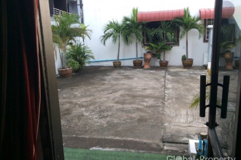 Casa de 5 dormitorios en Pattaya, Tailandia № 132368 - foto 6