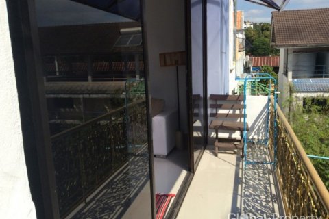 Casa de 5 dormitorios en Pattaya, Tailandia № 132368 - foto 9