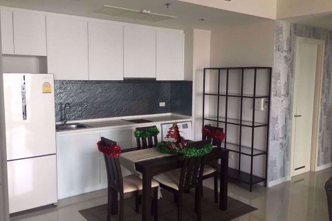 Condominio de 2 dormitorios en Bang Kho Laem, Bangkok, Tailandia № 77063 - foto 2