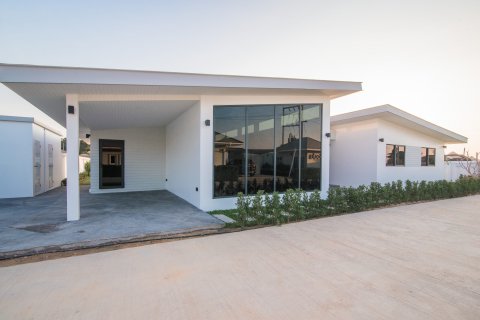 Casa de 3 dormitorios en Hua Hin, Tailandia № 125269 - foto 11